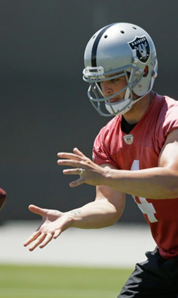 Carr, Cooper build chemistry in 2nd year together on Raiders